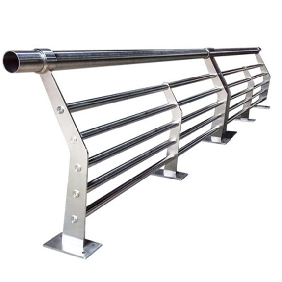 不銹鋼復(fù)合管隔離護(hù)欄