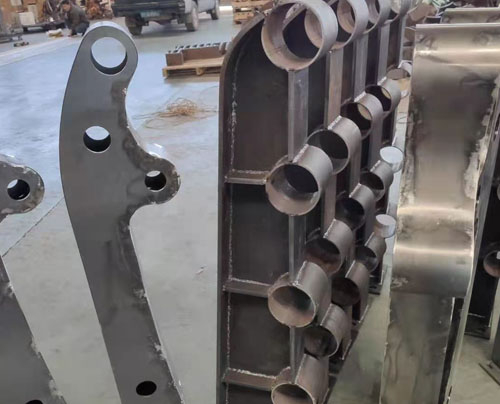 廠家定制各種規(guī)格護欄立柱 橋梁護欄立柱