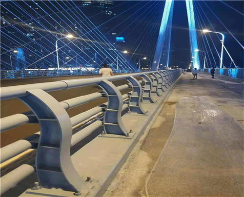 隔離防撞護(hù)欄 規(guī)格齊全